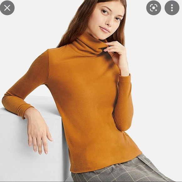 Uniqlo heattech fleece turtleneck sweater - Picture 2 of 3